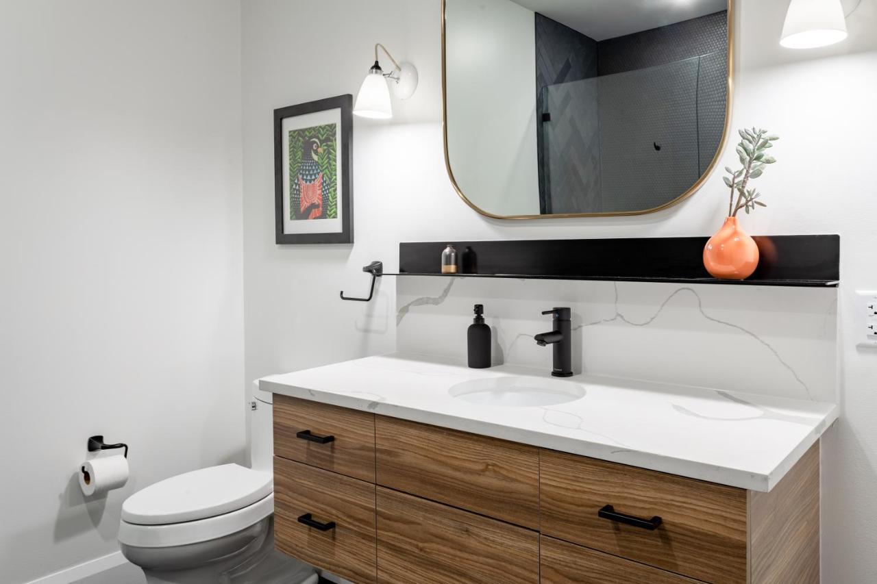 One Bedroom, King (Self Check-in with Virtual Front Desk)
