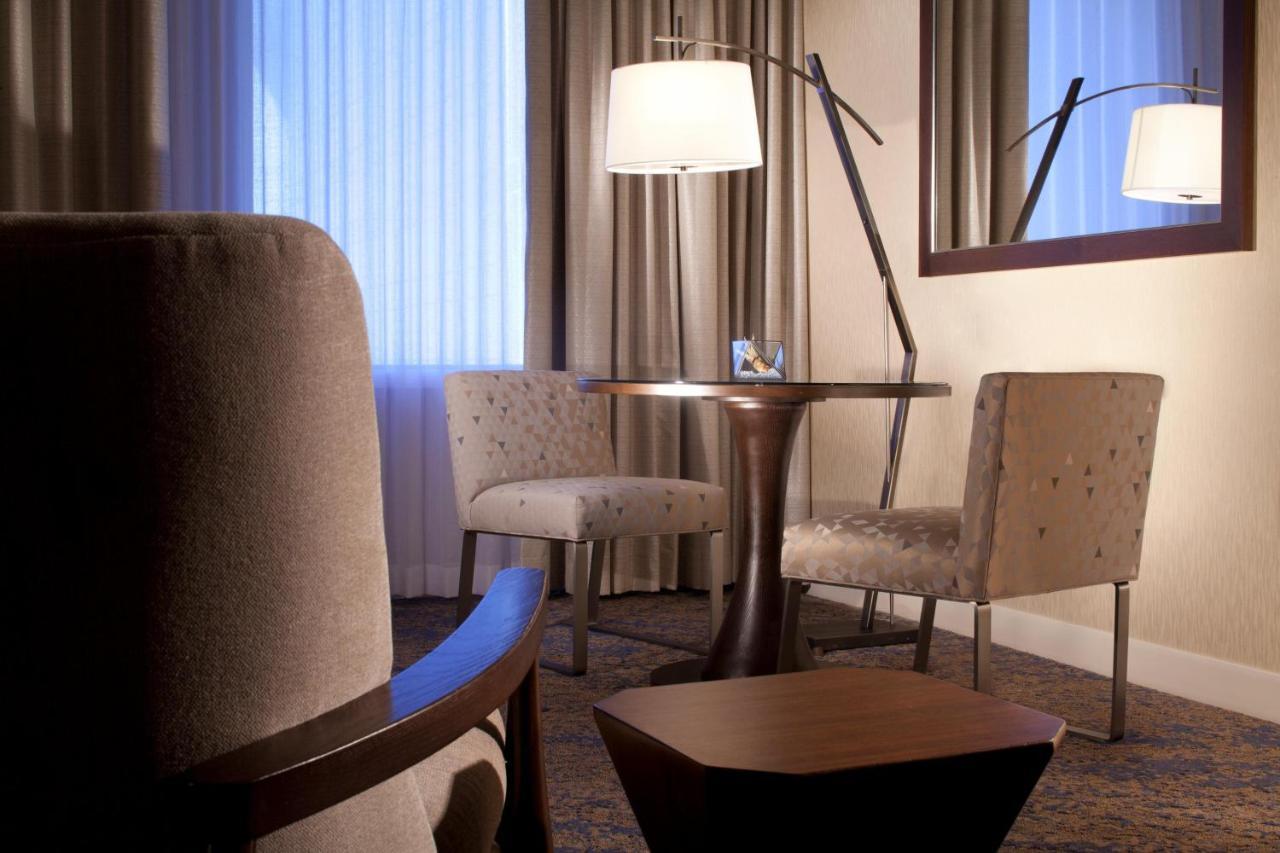 Junior Suite 1 Bedroom Suite 1 King,1163447085:JPEG
