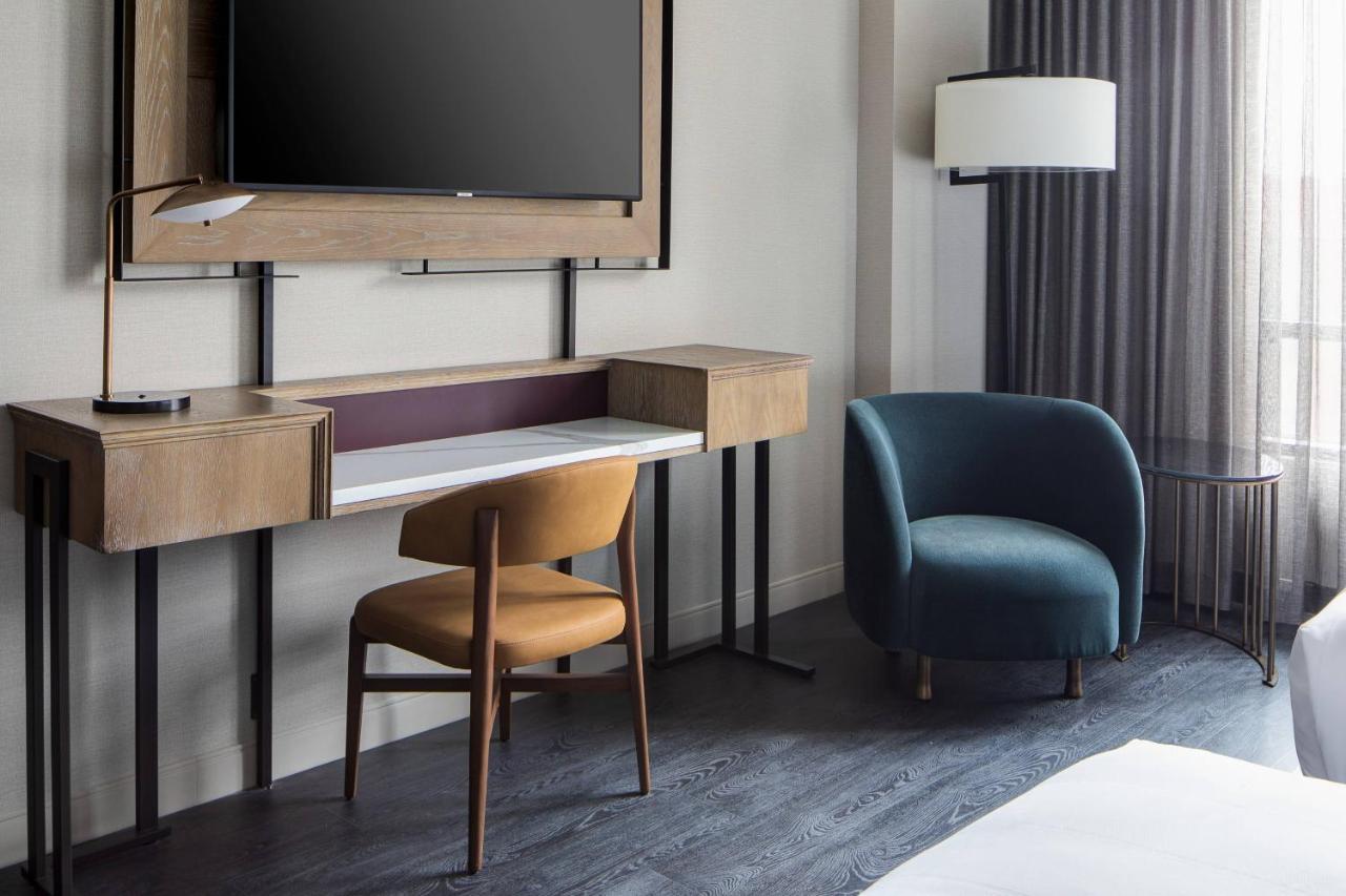 Standard Guest room with 1 King, City view,1359455129:JPEG