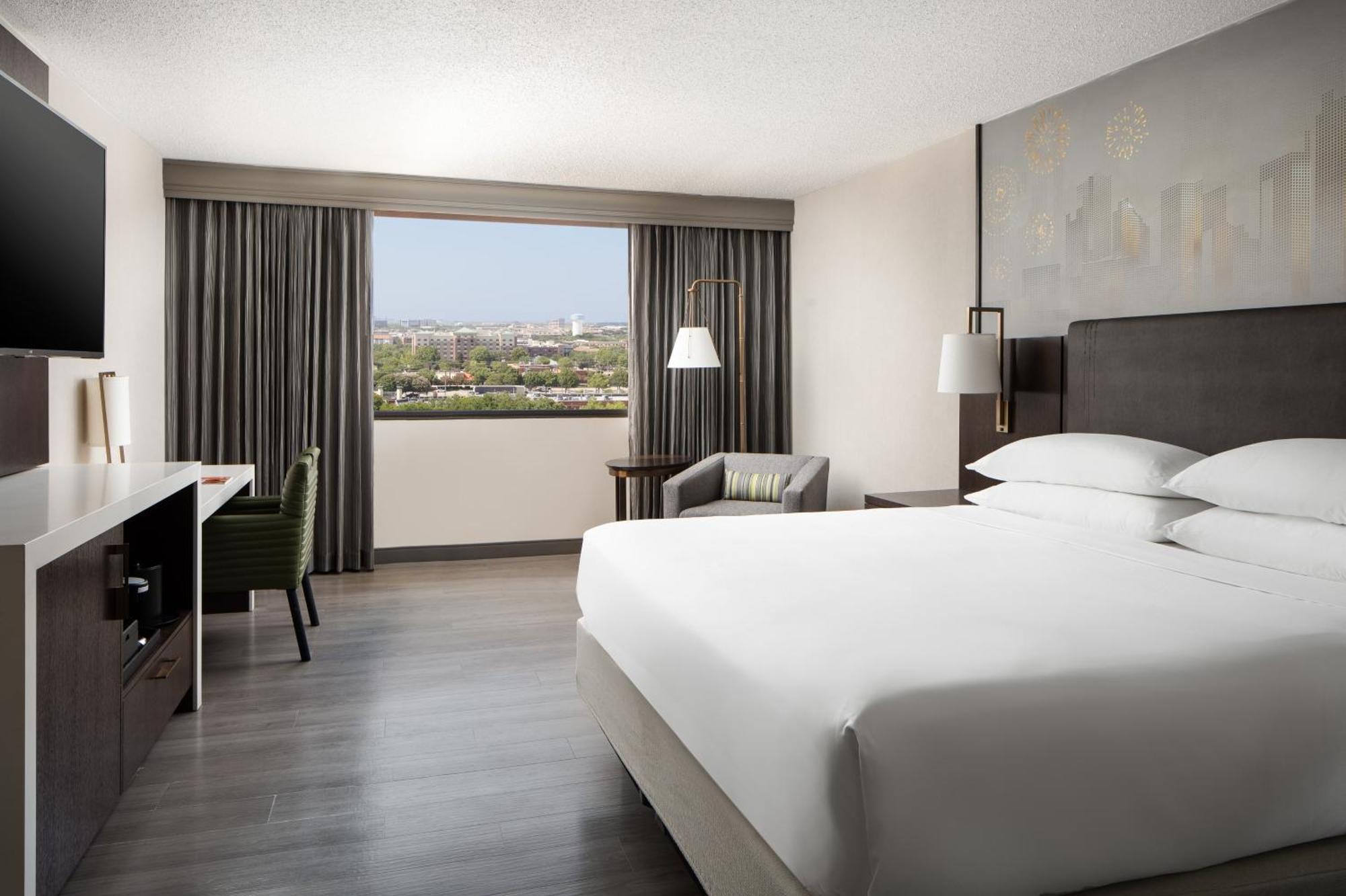 Deluxe King Room High Floor,1552178407:JPEG