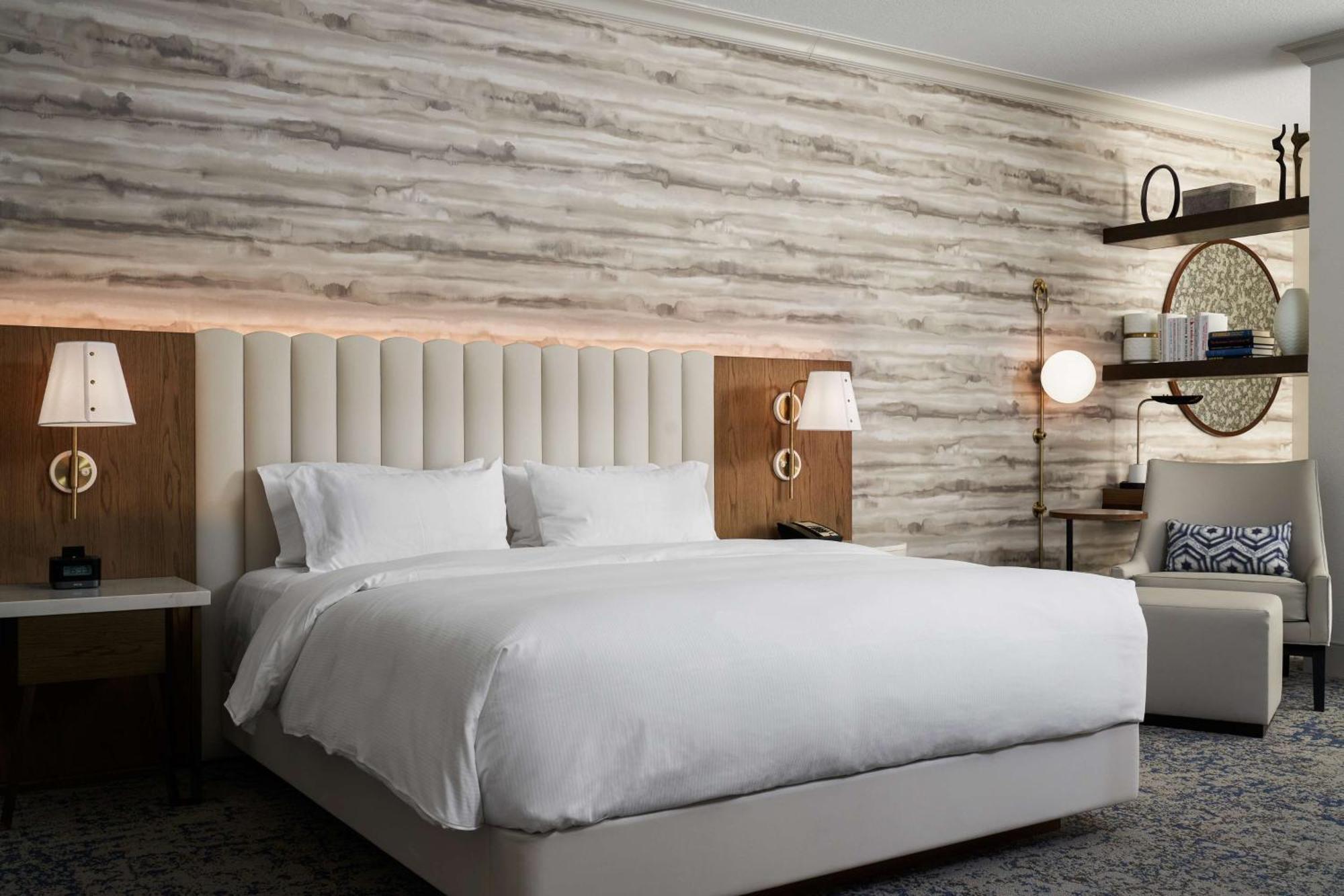 King Suite with Sofa Bed,1557910702:JPEG
