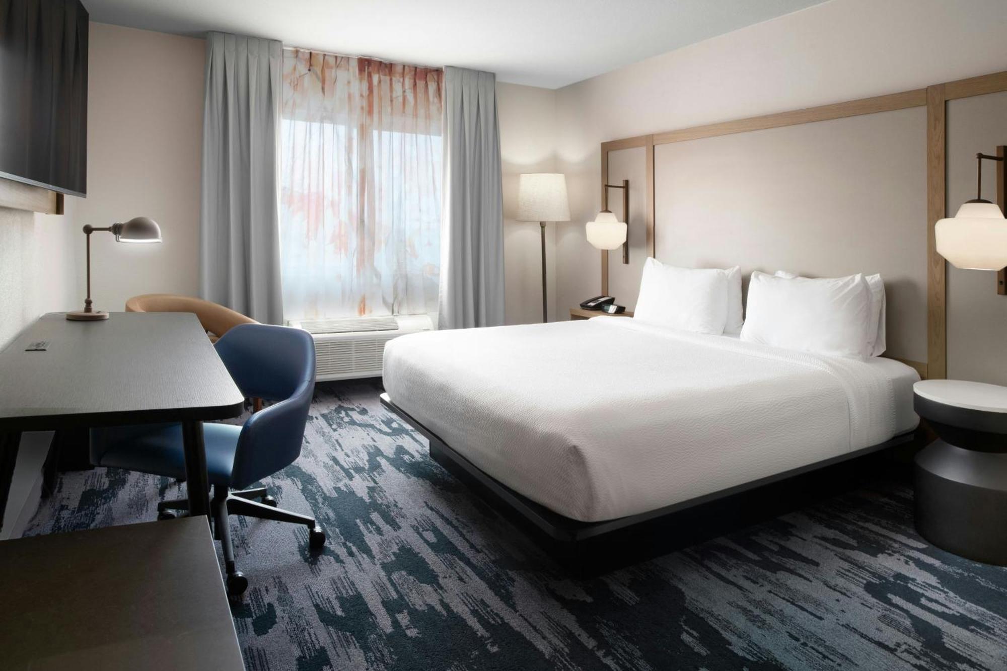 King Room with Adapted Tub - Mobility and Hearing Accessible