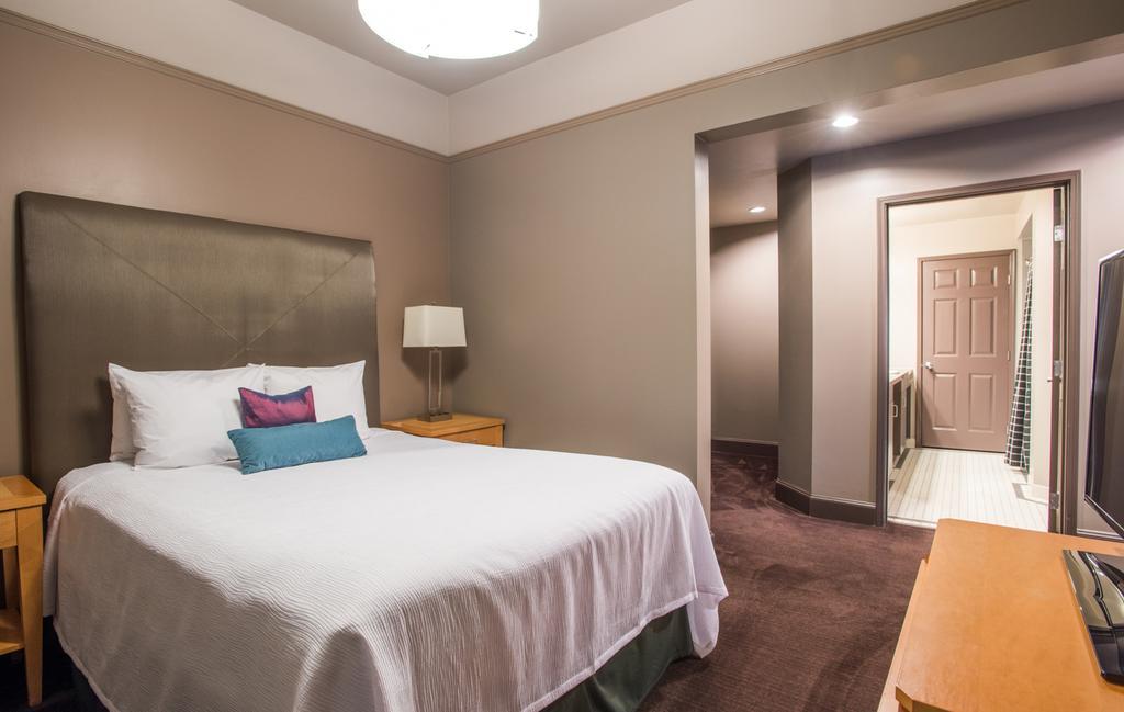 Queen Suite