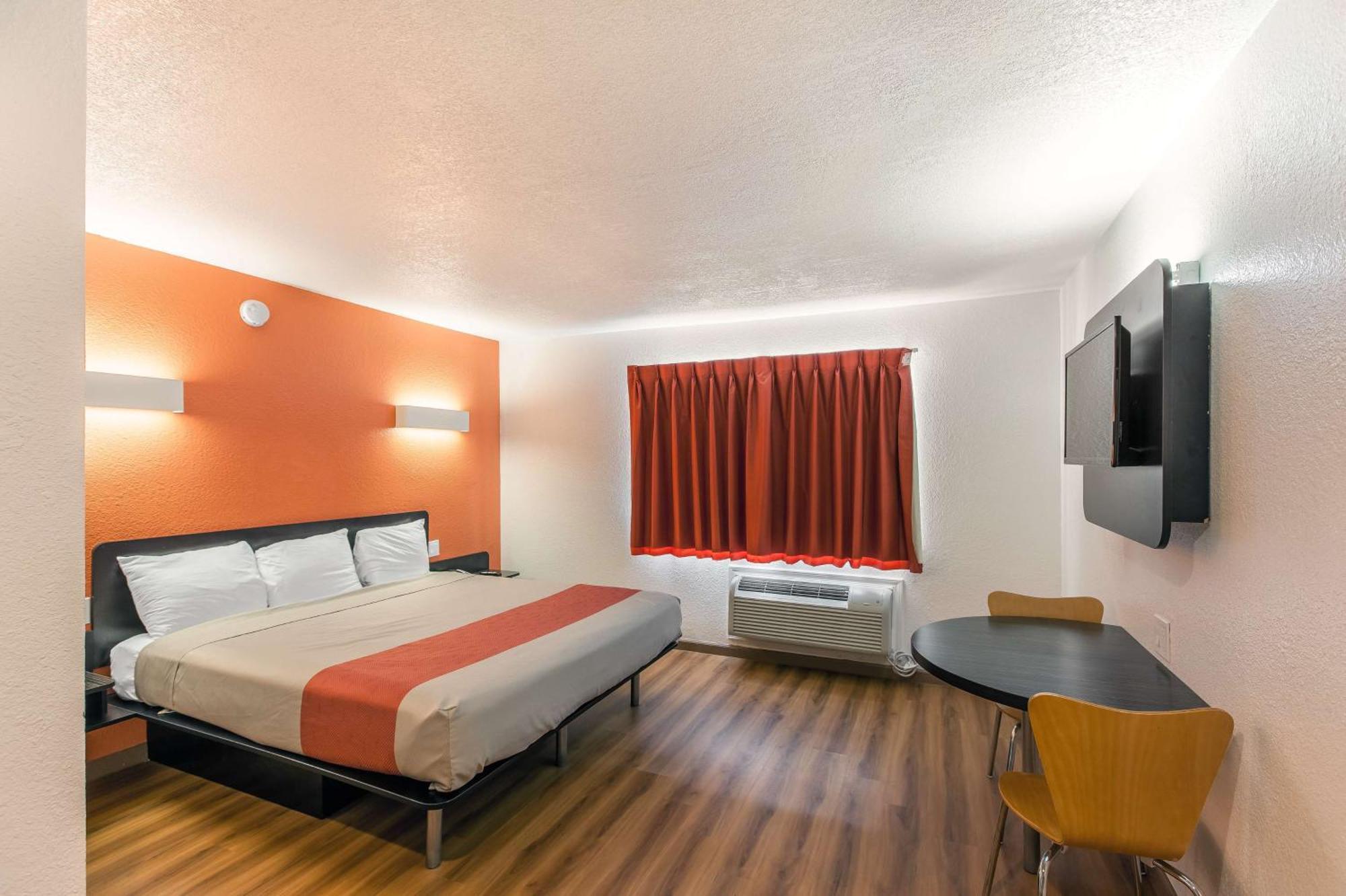 King Room - Non-Smoking