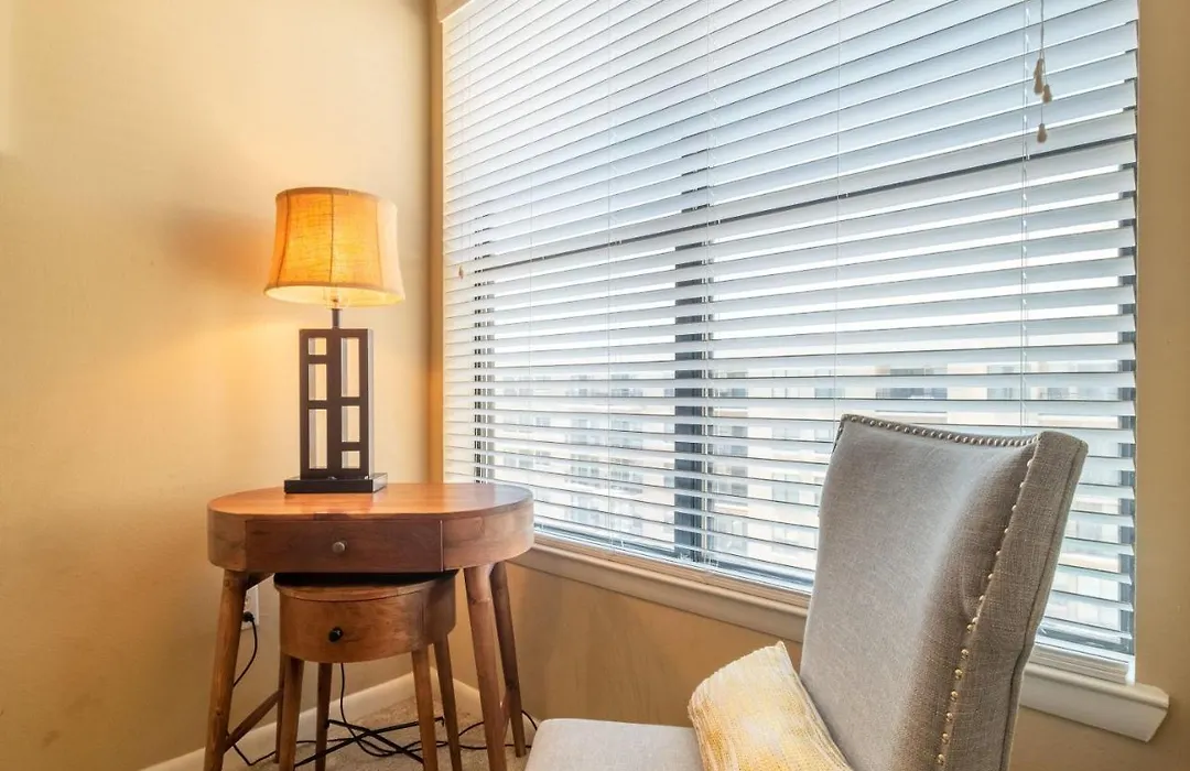 2Br Executive Suite With Pool, Gym And Fast Wi-Fi By Envitae-1