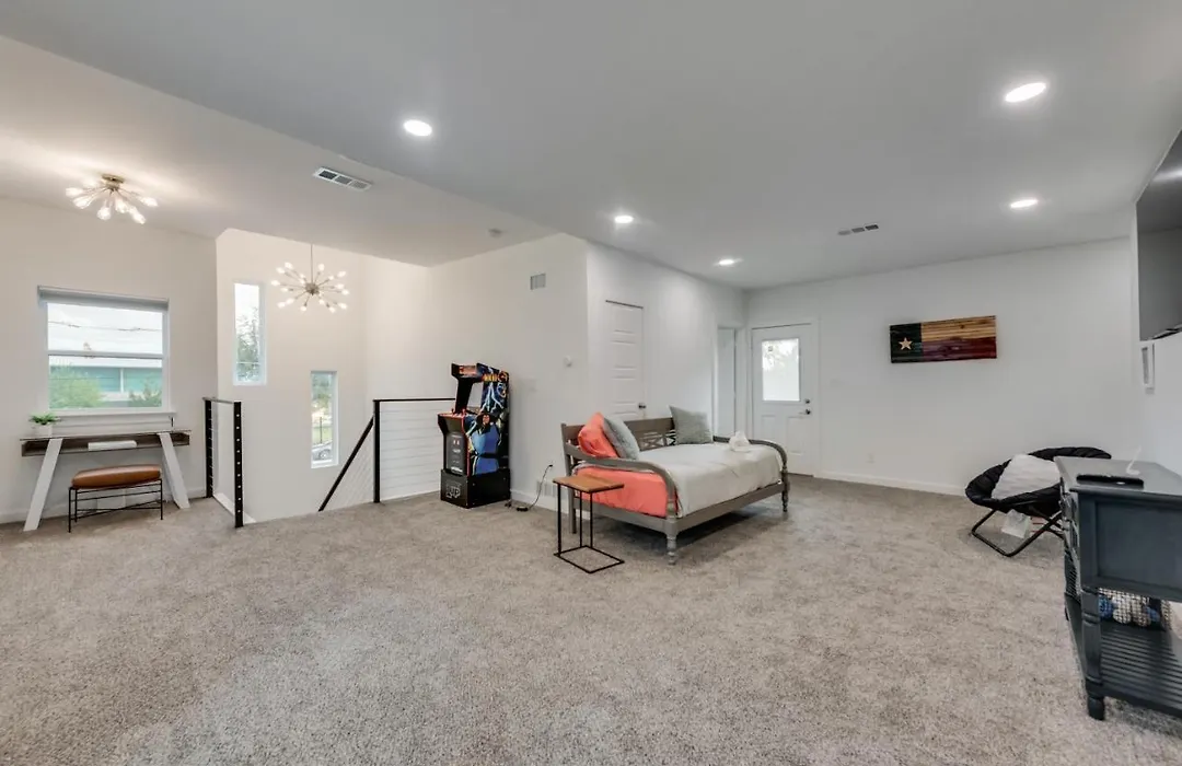 Downtown 10 Min Rooftop Deck King Suite 55 Smart Tv-1
