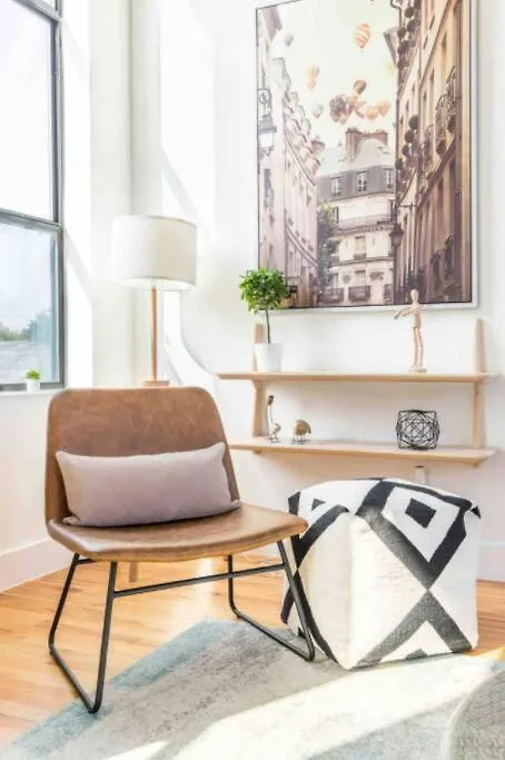 Glamorous Perfectly Located Luxury 2 Bed Townhome-1