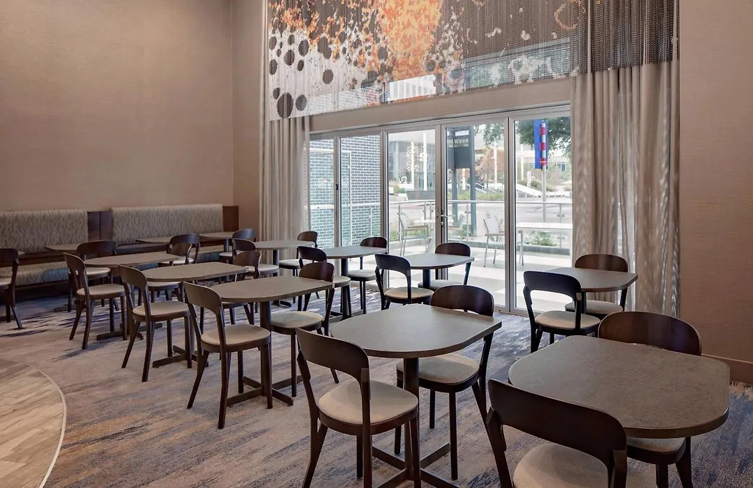 Courtyard By Marriott Dallas Downtown/Reunion District-1