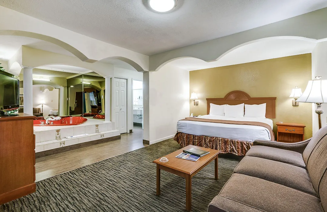 Quality Inn & Suites Dallas-Cityplace-1