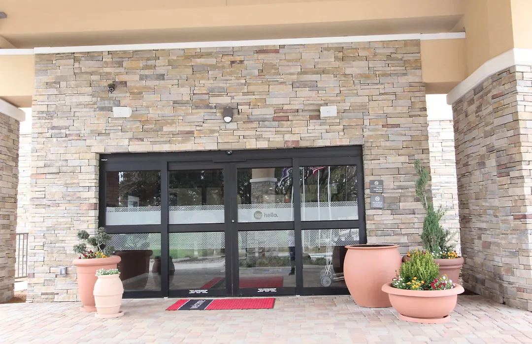 Hampton Inn & Suites Dallas Market Center-1
