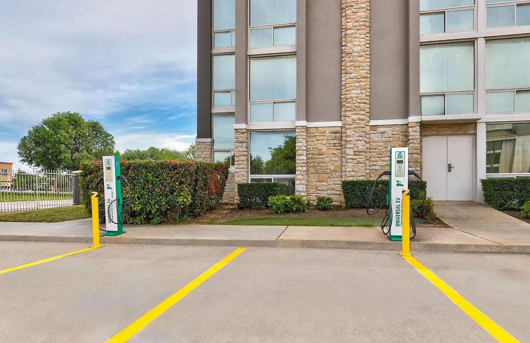 La Quinta By Wyndham Dallas I-35 Walnut Hill Ln-1