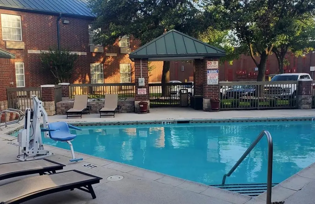 Clarion Pointe Addison - Dallas North-1