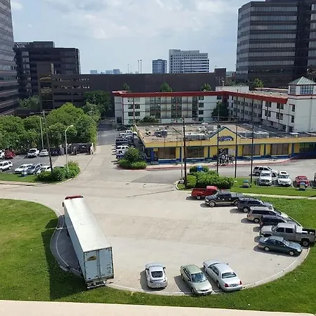 Clarion Hotel Park Central-3