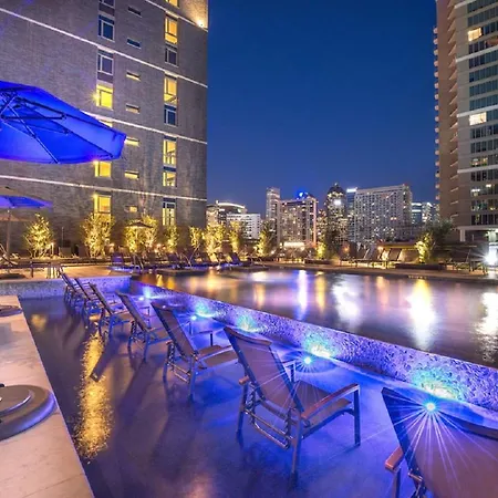 Downtown Dallas Apt With View Walking Distance To Aac With Free Parking Pool Wifi-3
