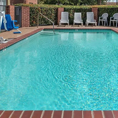 Days Inn & Suites By Wyndham Dallas-2