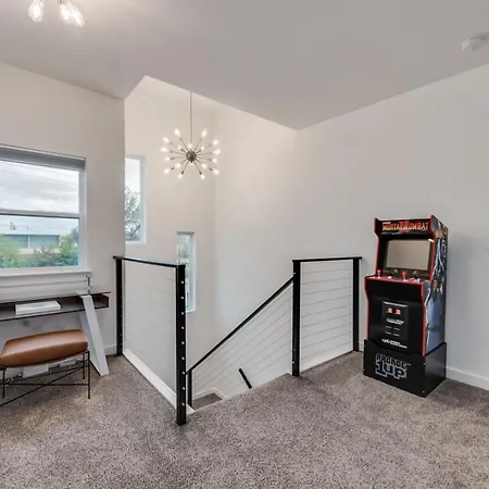 Downtown 10 Min Rooftop Deck King Suite 55 Smart Tv-2