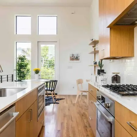 Glamorous Perfectly Located Luxury 2 Bed Townhome-3