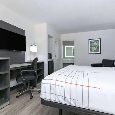 La Quinta Inn By Wyndham Dallas Uptown-2