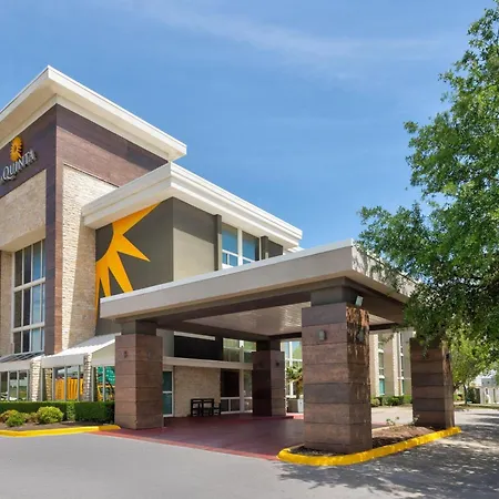 La Quinta By Wyndham Dallas I-35 Walnut Hill Ln-2